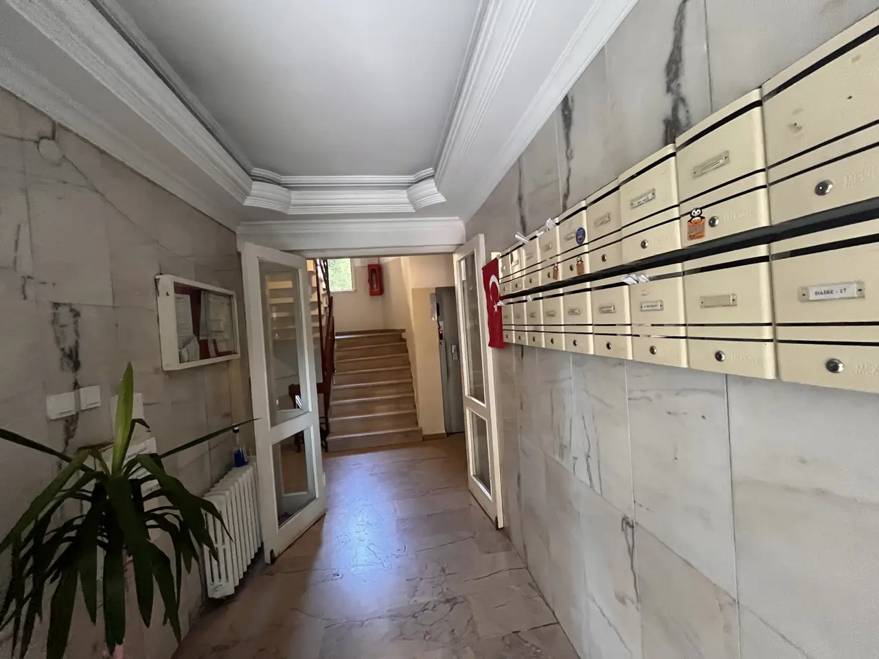 Erenköy Kazasker'de Kıralık 3+1 Daıre Çıft Balkon Metro Yanıbaşı — fotoğraf 3