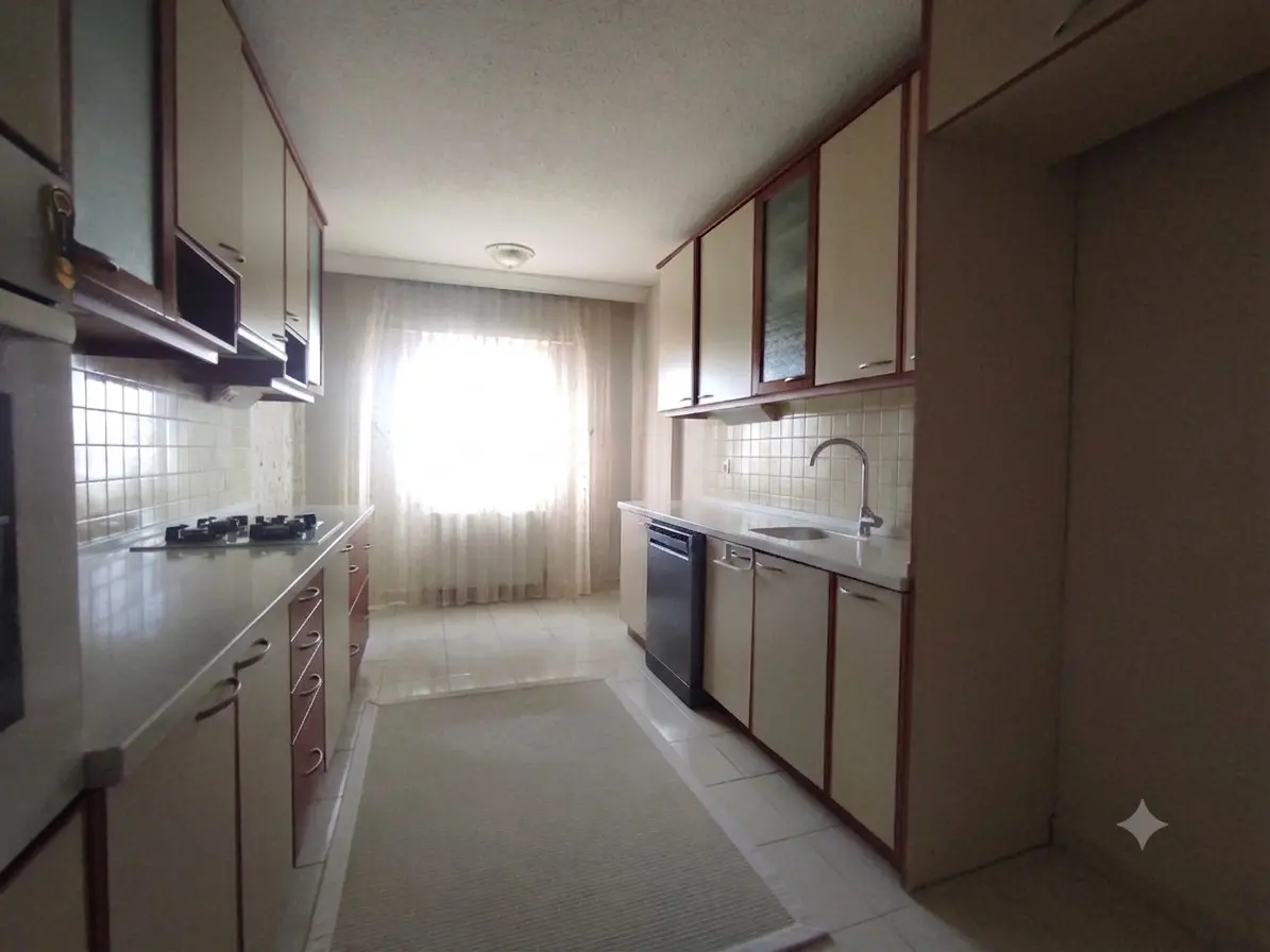 Ataşehir . Ata 3/2 Sitesi’nde Metropol Cephelı 3+1  Kiralık Daire — fotoğraf 4