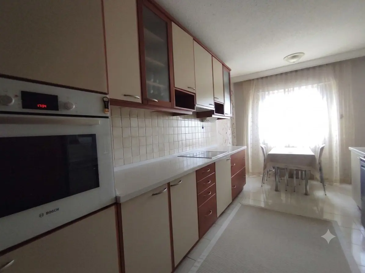 Ataşehir . Ata 3/2 Sitesi’nde Metropol Cephelı 3+1  Kiralık Daire — fotoğraf 3